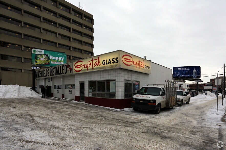 10260 105th St NW, Edmonton, AB à louer - Photo principale – Image 1 sur 4