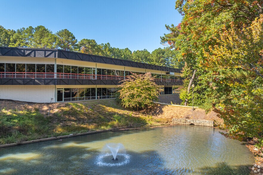 303 Research Dr, Peachtree Corners, GA à louer - Photo de l’immeuble – Image 2 sur 41