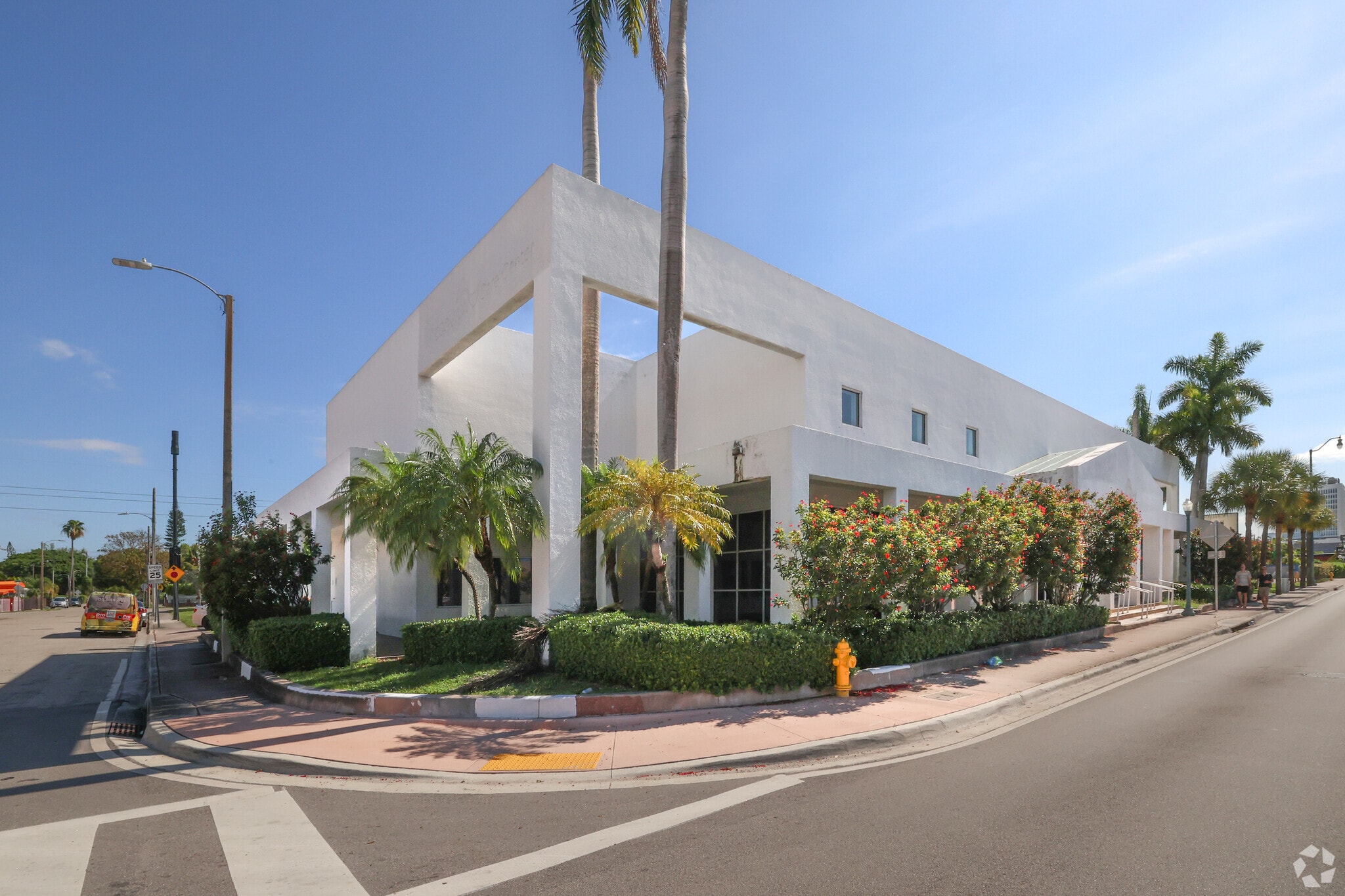 3099 SW 8th St, Miami, FL à louer Photo principale– Image 1 sur 5