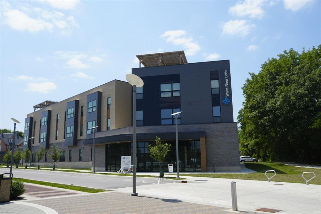 400 W Washington St, Muncie, IN à louer Photo de l’immeuble– Image 1 sur 10