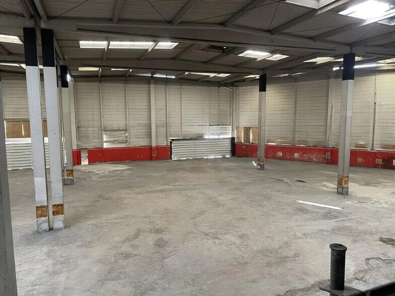 Local d’activités dans Aubervilliers à louer - Photo de l’immeuble – Image 2 sur 7