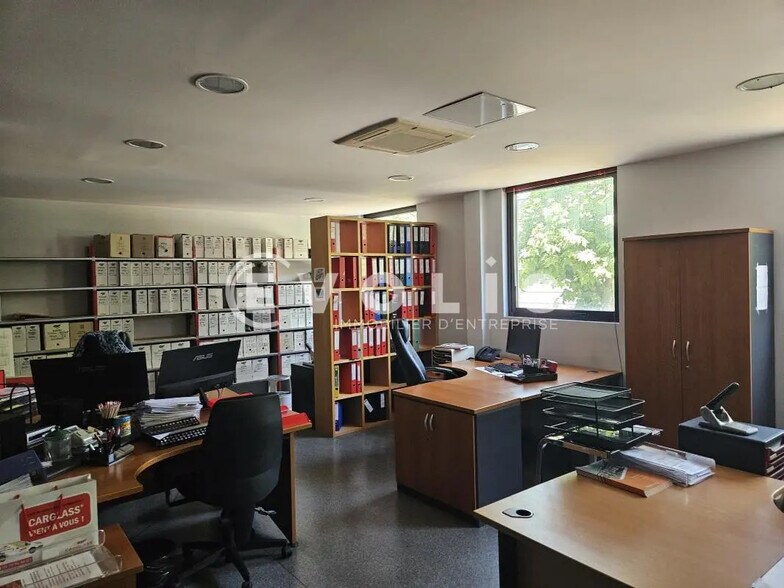 Bureau dans Grigny à vendre - Photo de l’immeuble – Image 3 sur 11