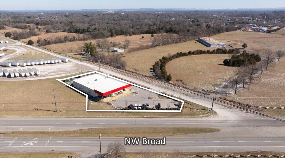 2204 NW Broad St, Murfreesboro, TN à vendre - Photo principale – Image 1 sur 28
