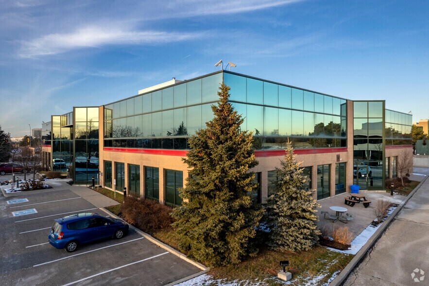 5705 Cancross Ct, Mississauga, ON à vendre - Photo de l’immeuble – Image 3 sur 19