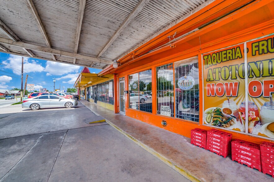 2748 Culebra Rd, San Antonio, TX à vendre - Photo de l’immeuble – Image 3 sur 21