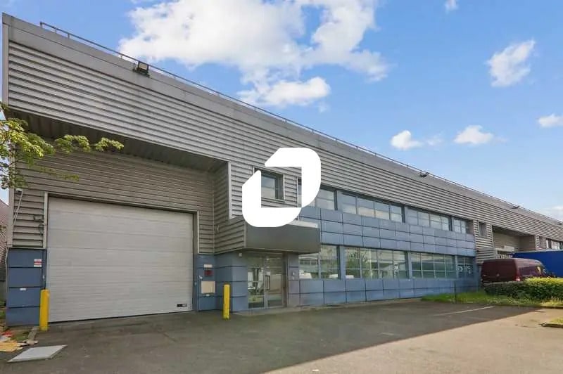 Local d’activités dans La Courneuve à louer - Photo de l’immeuble – Image 2 sur 14