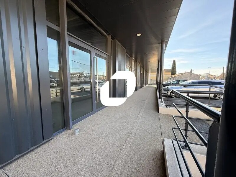 Local commercial dans Lunel à louer Photo de l’immeuble– Image 1 sur 3