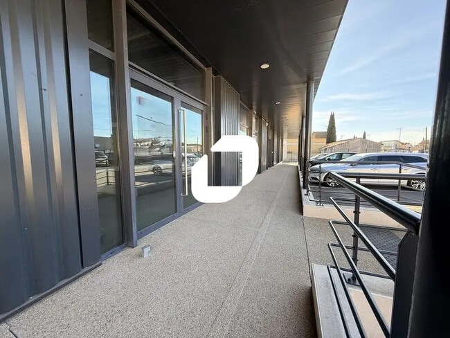 Plus de détails pour Local commercial à louer