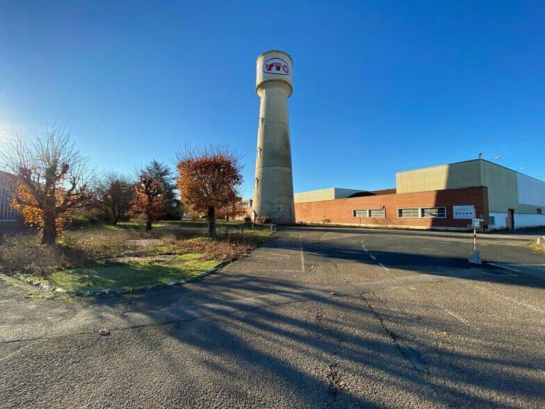 Industriel/Logistique dans Villiers-en-Lieu à vendre - Photo de l’immeuble – Image 1 sur 8