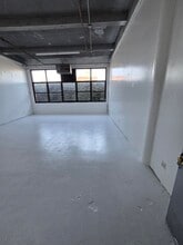 52-07 Flushing Ave, Maspeth, NY à louer Photo intérieure– Image 2 sur 3