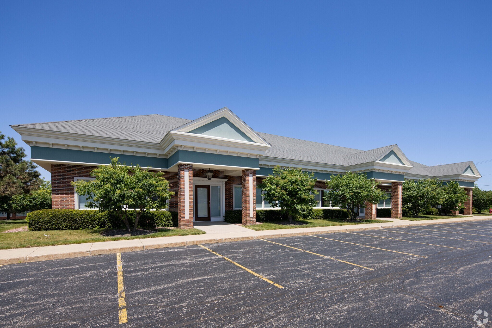 3 S Greenleaf Ave, Gurnee, IL à louer Photo de l’immeuble– Image 1 sur 34