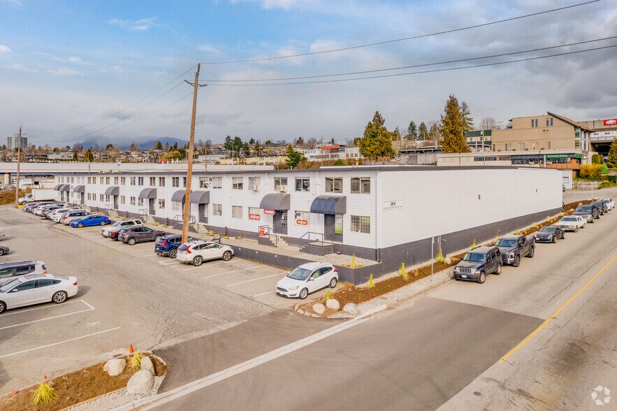 3815-3835 1st Av, Burnaby, BC à louer - Photo principale – Image 1 sur 16
