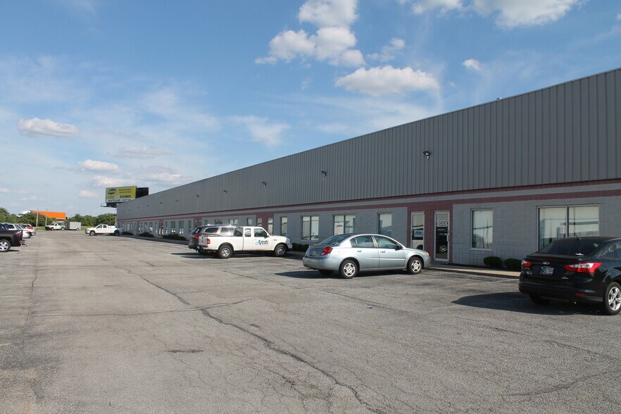5333 Commerce Square Dr, Indianapolis, IN à louer - Photo principale – Image 1 sur 6