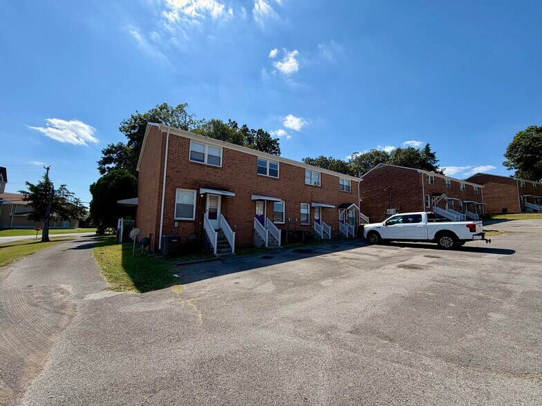 1012-1018 Hickory Hill Ln, Hermitage, TN à vendre - Photo de l’immeuble – Image 2 sur 13
