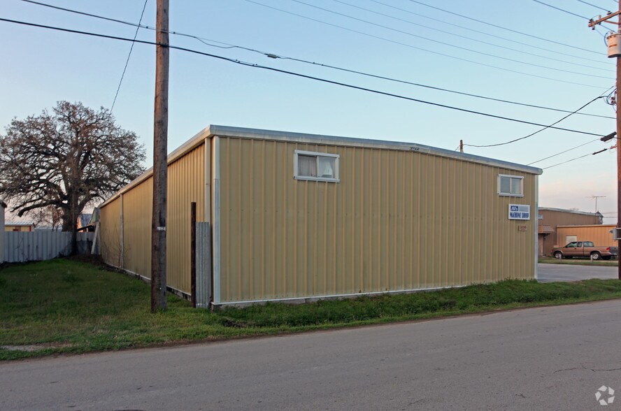 306 Mavis St, Irving, TX à vendre - Photo de l’immeuble – Image 2 sur 21