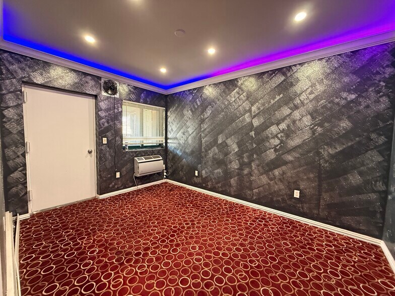 40-04 73rd St, Woodside, NY à louer - Photo principale – Image 1 sur 7