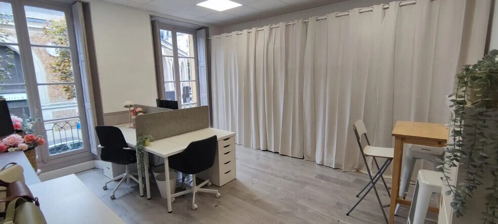 Bureau dans Versailles à louer - Photo de l’immeuble – Image 1 sur 6