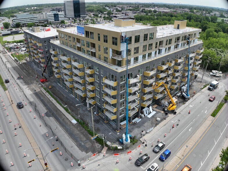 300 Boul Saint-Martin O, Laval, QC à louer – Image 2 sur 12