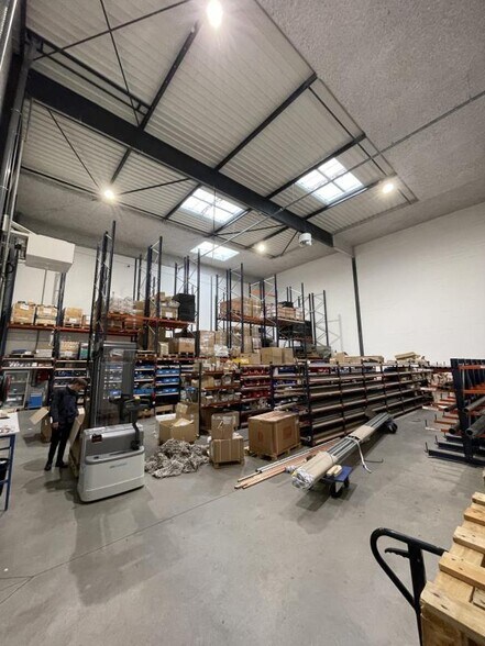 Local d’activités dans Villeneuve-la-Garenne à louer - Photo intérieure – Image 3 sur 14