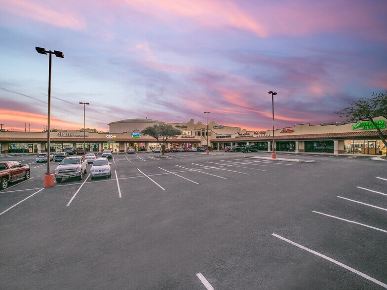 300 W Bitters Rd, San Antonio, TX à louer - Photo de l’immeuble – Image 1 sur 10