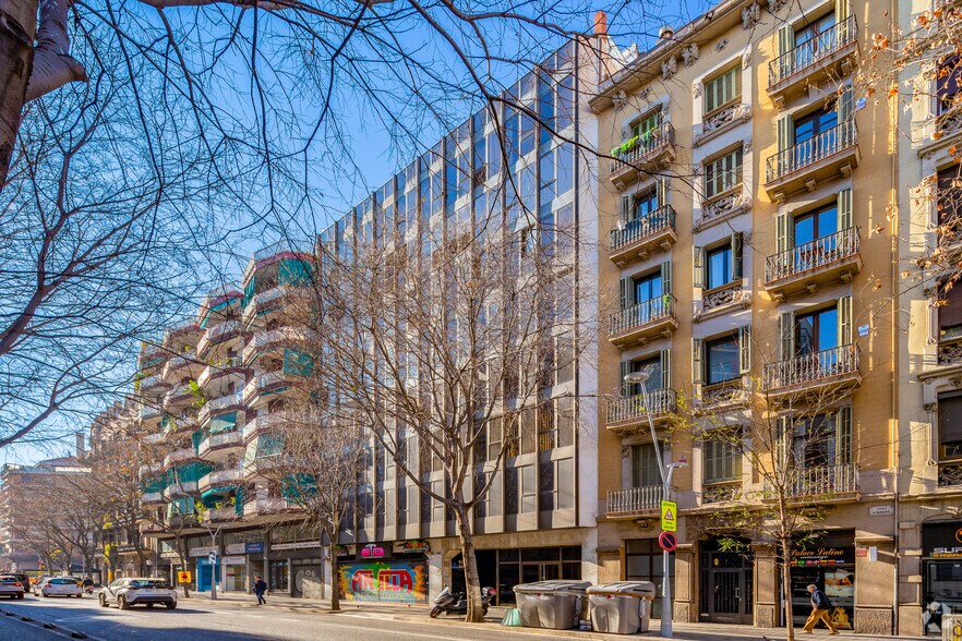 Carrer d'Aragó, 141, Barcelone, Barcelona à louer - Photo de l’immeuble – Image 3 sur 9