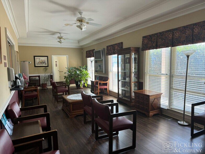 1217 Columbia Dr, Milledgeville, GA à vendre - Photo intérieure – Image 3 sur 18
