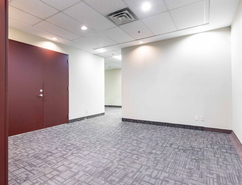 4848-4868 Ch Bois-Franc, Montréal, QC à louer - Photo intérieure – Image 3 sur 10