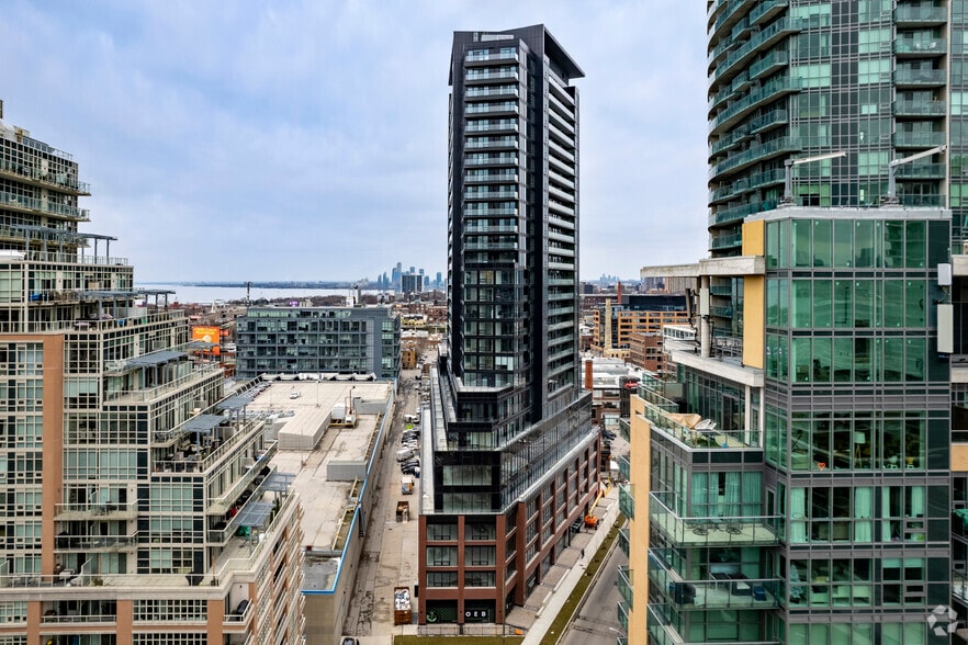 145-147 E Liberty St, Toronto, ON à louer - Photo de l’immeuble – Image 2 sur 5