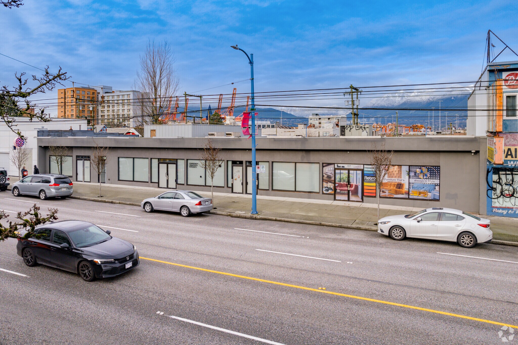 717-727 E Hastings St, Vancouver, BC à louer Photo principale– Image 1 sur 7