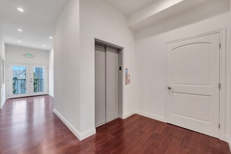 1112 N Sherbourne Dr, West Hollywood, CA à louer Photo intérieure– Image 1 sur 19