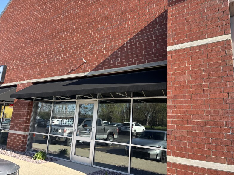 1115 Merrillville Rd, Crown Point, IN à louer - Photo de l’immeuble – Image 2 sur 9
