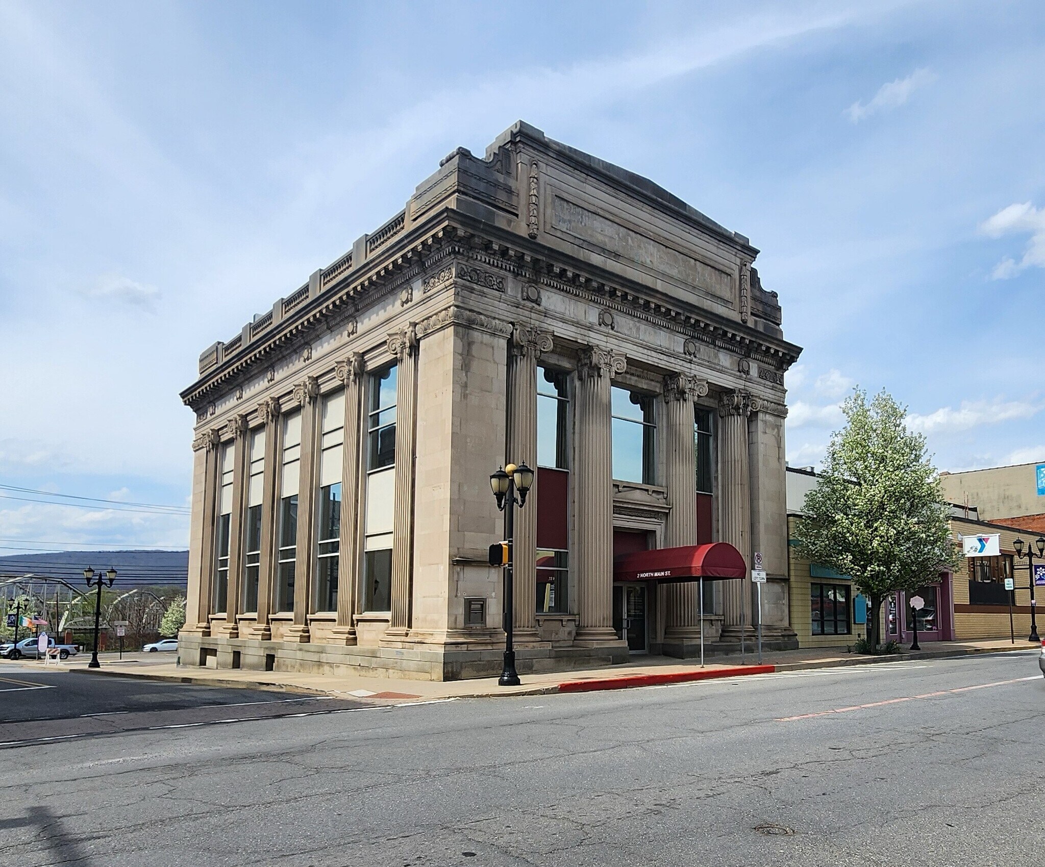 2 N Main St, Pittston, PA à vendre Photo principale– Image 1 sur 18