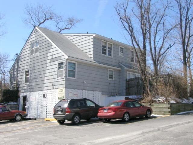 220 S Service Rd, Roslyn Heights, NY à vendre - Photo de l’immeuble – Image 2 sur 3