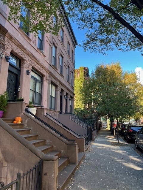 244 W 121st St, New York, NY à vendre Photo de l’immeuble– Image 1 sur 11