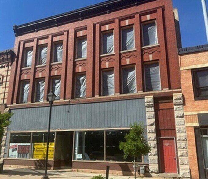 402 Dousman St, Green Bay, WI à vendre - Photo de l’immeuble – Image 2 sur 5