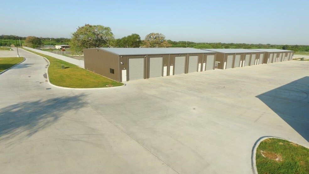 5969 Jones Rd, Bryan, TX à louer - Photo de l’immeuble – Image 2 sur 12