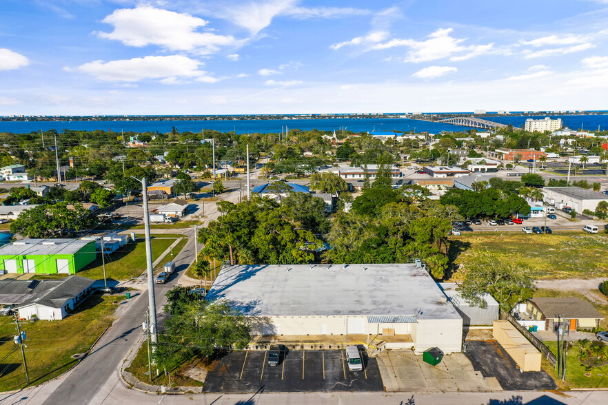 875 Creel St, Melbourne, FL à louer - Photo de l’immeuble – Image 3 sur 26