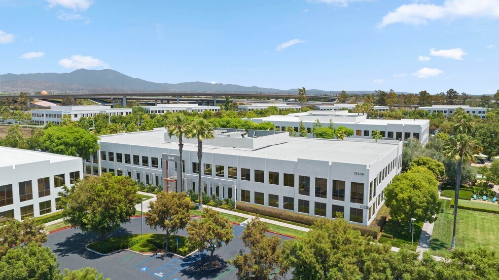 46 Discovery, Irvine, CA à louer - Photo de l’immeuble – Image 1 sur 27