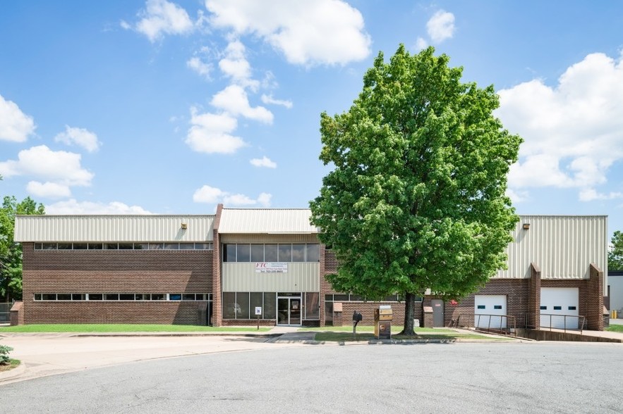 7201 Lockport Pl, Lorton, VA à louer - Photo de l’immeuble – Image 2 sur 6