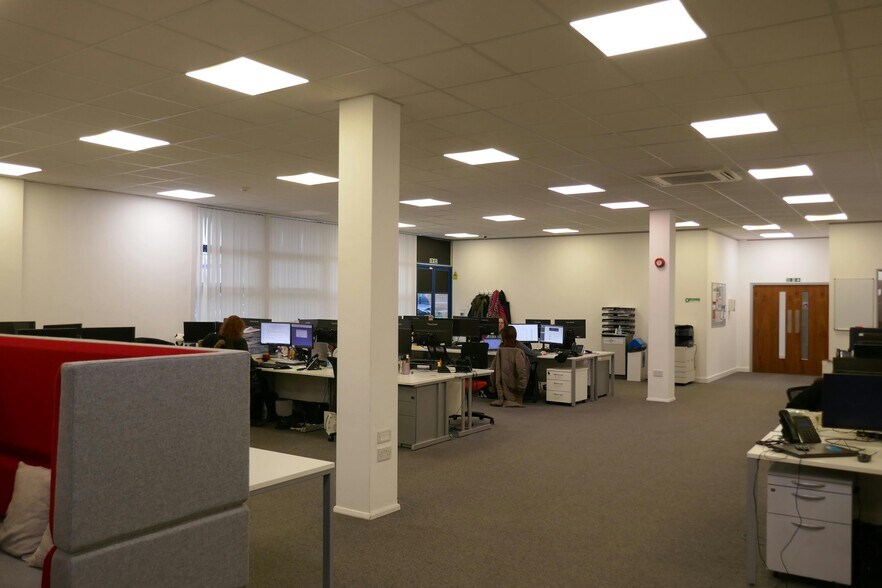 7 Astra Centre, Edinburgh Way, Harlow à louer - Photo de l’immeuble – Image 3 sur 29