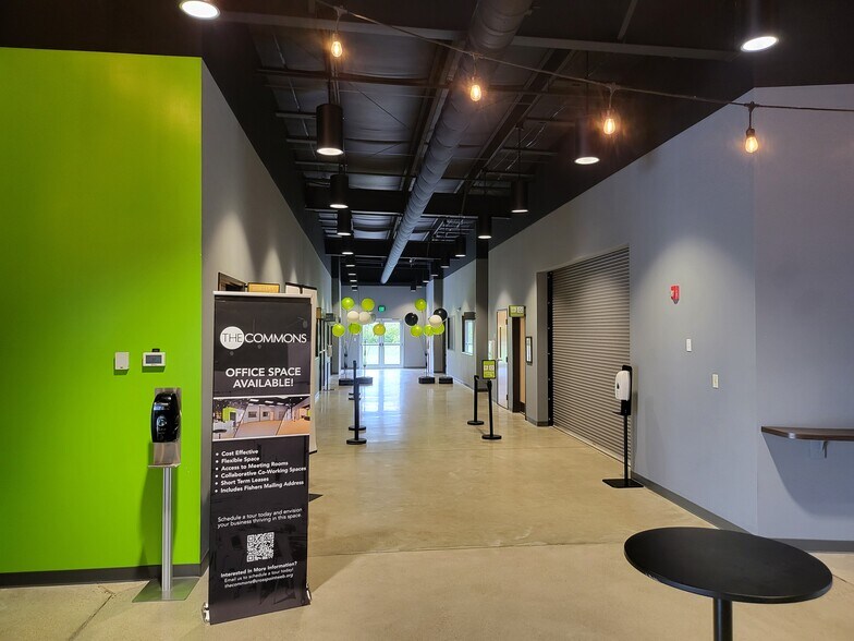 13678 Silverstone Dr, Fishers, IN à louer - Photo de l’immeuble – Image 3 sur 5