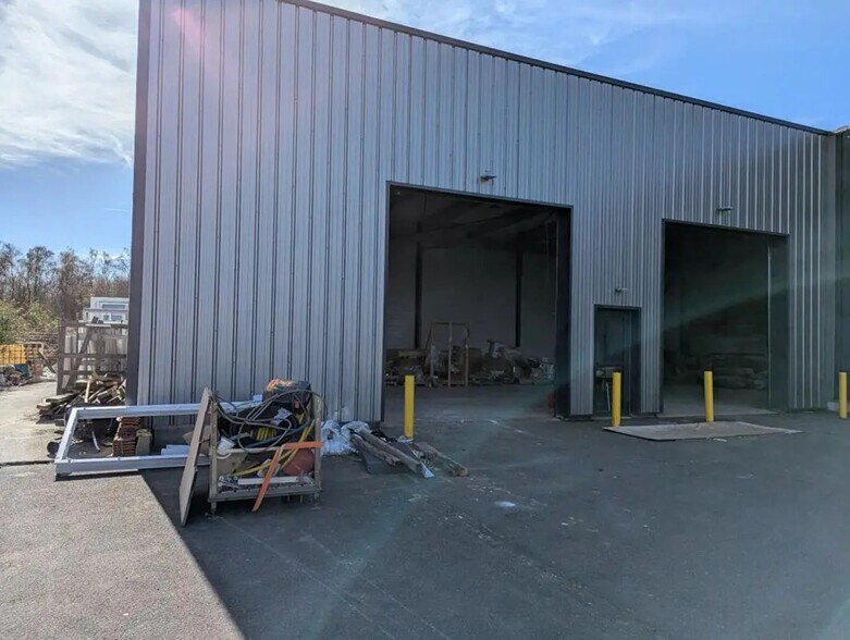 Local d’activités dans Creil à louer - Photo de l’immeuble – Image 2 sur 10