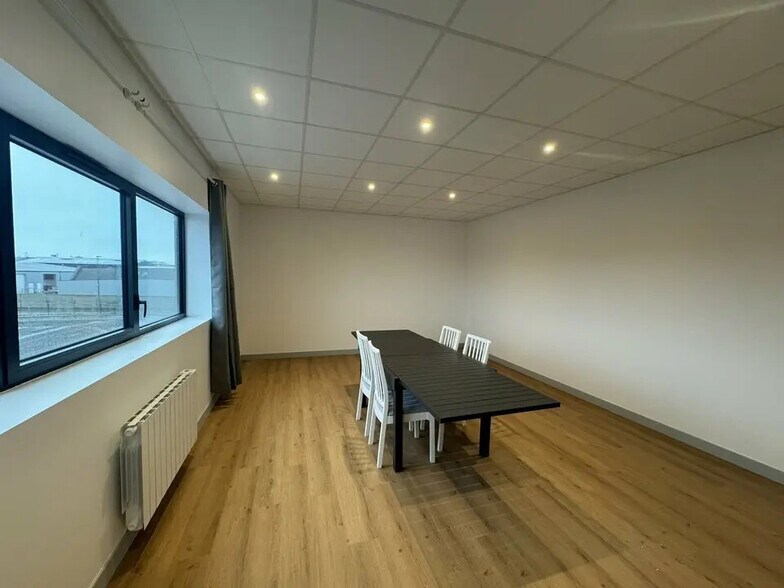 Local d’activités dans Mondeville à louer - Photo intérieure – Image 2 sur 7