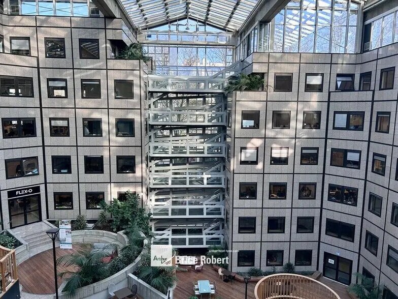 Bureau dans Villeurbanne à louer - Photo de l’immeuble – Image 1 sur 14