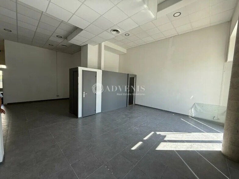 Local commercial dans Orléans à vendre - Photo de l’immeuble – Image 3 sur 7