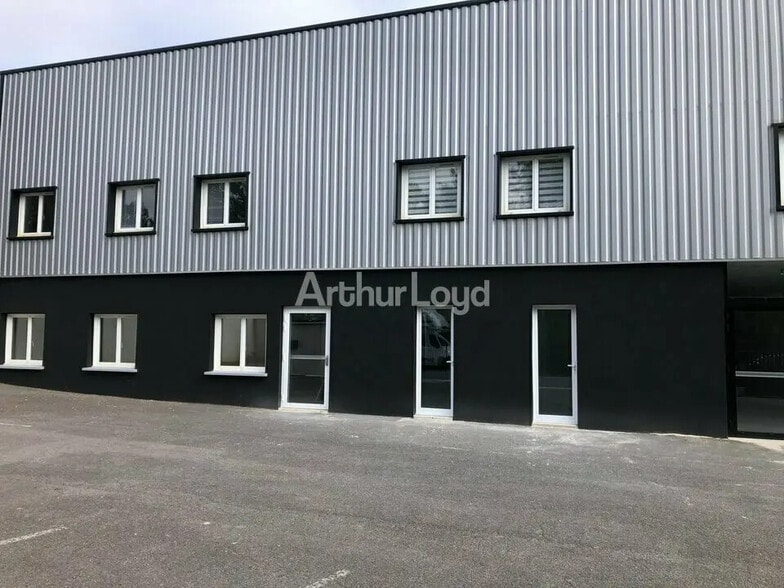 Local d'activités dans Tinqueux à vendre - Photo de l’immeuble – Image 3 sur 12