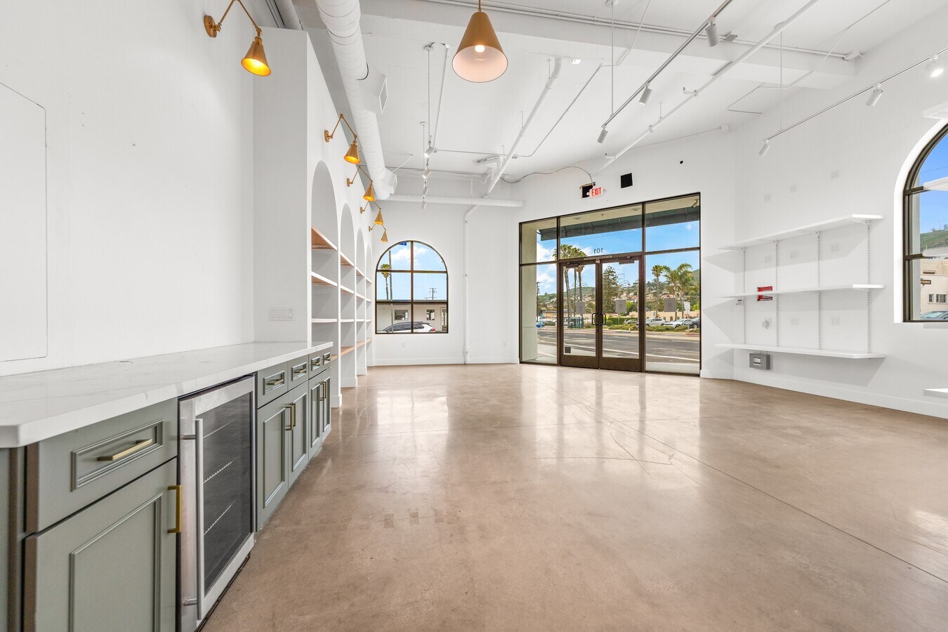 2176 E Main St, Ventura, CA 93001 - Lot 101 - - Photo intérieure - Image 2 of 16