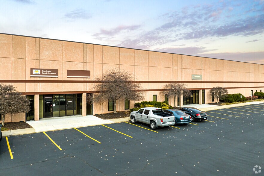 7915-7935 Nieman Rd, Lenexa, KS à louer - Photo de l’immeuble – Image 2 sur 4