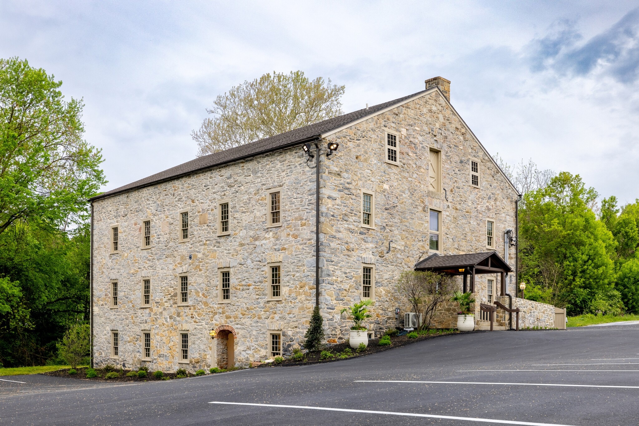 1415 E Oregon Rd, Leola, PA à louer Photo de l’immeuble– Image 1 sur 19