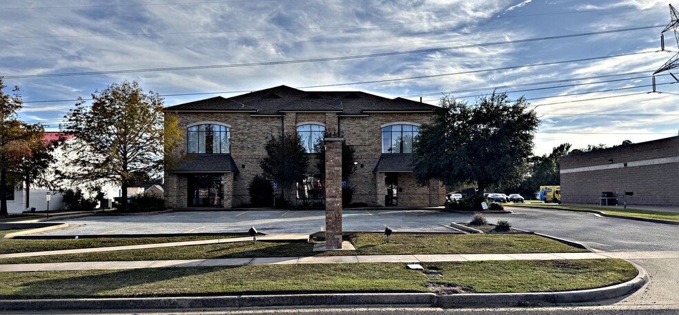 2140 W Grande Blvd, Tyler, TX à louer - Photo de l’immeuble – Image 2 sur 52